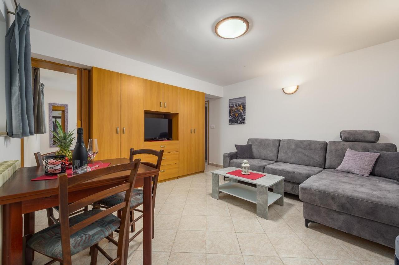 Apartments With A Parking Space Lovran, Opatija - 7869 Luaran gambar